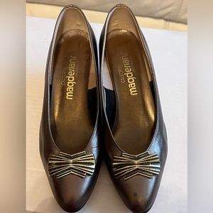 Magdesians shoes. Copper colored, with a gold heel slip on pumps